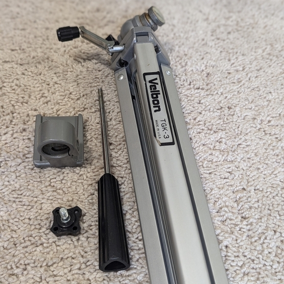 Vintage Velbon Adjustable Aluminum Tripod - Model TGK-3 - Original Box 1970's - Picture 4 of 5